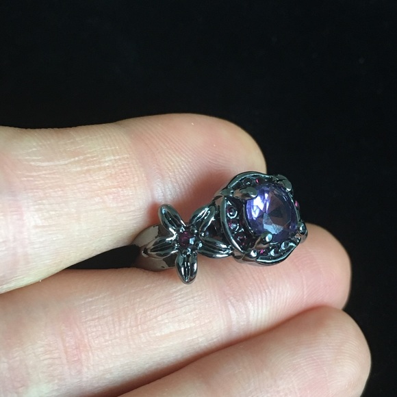 Purple Stone and Floral Black Gold Tone Ring 8 - Picture 6 of 6